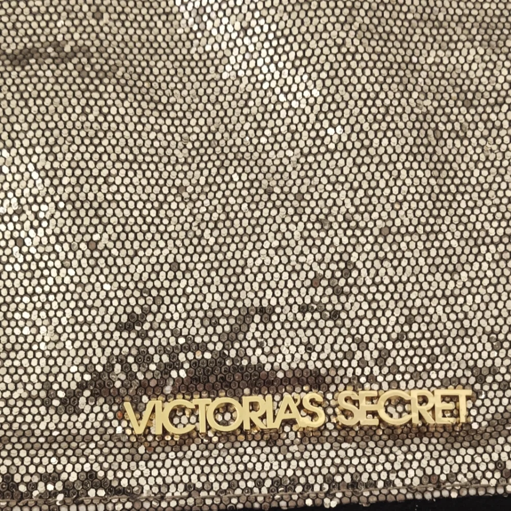 VICTORIA'S SECRET GOLD 12